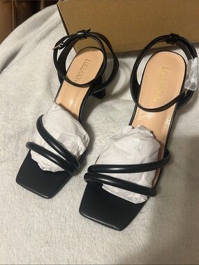 Lulusons Black Double-Strap Square-Toe Block Heel Sandals